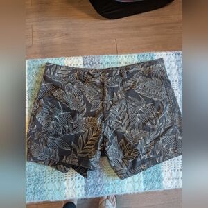 Supplies Black and Gold Leaf Print Women's Shorts Size 10